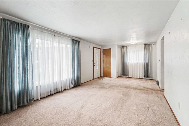 104 Longmount Dr, Ross Twp, PA 15214
