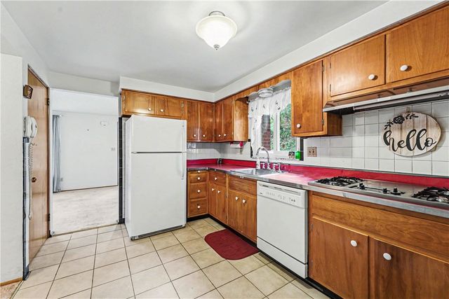104 Longmount Dr, Ross Twp, PA 15214