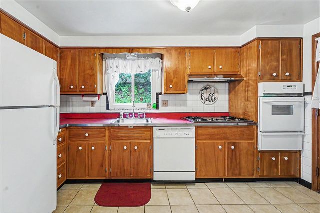 104 Longmount Dr, Ross Twp, PA 15214