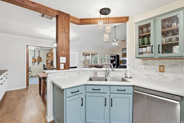 2103 River Hollow, San Antonio, TX 78232