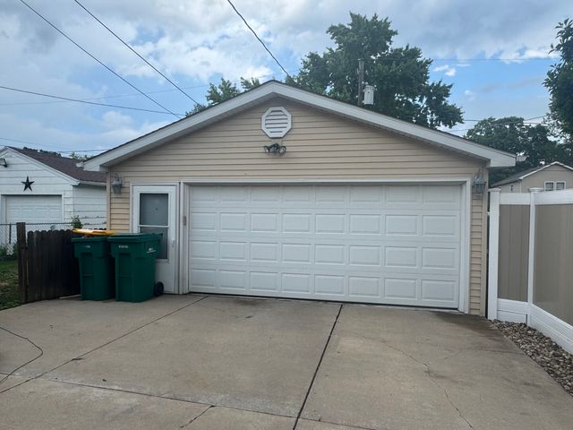 912 Vine Street, Joliet, IL 60435