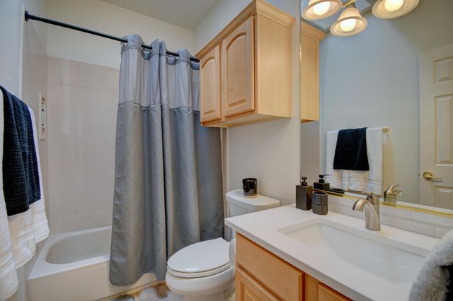 5800 Bosque Vista Drive NE, Albuquerque, NM 87111