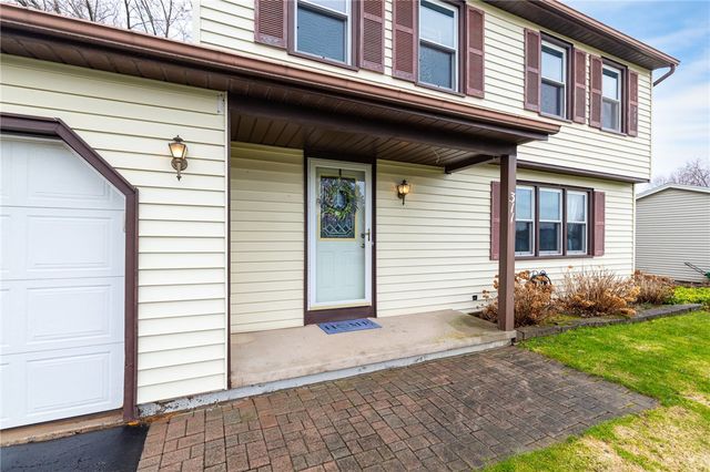 311 Squire Dale Lane, Greece, NY 14612