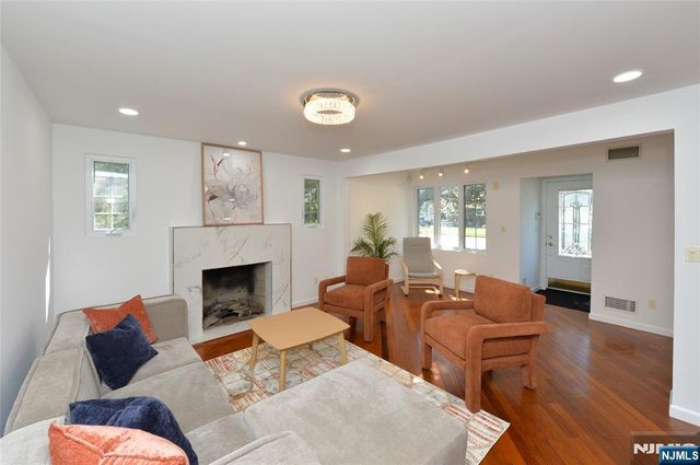 17-23 Berdan Avenue, Fair Lawn, NJ 07410