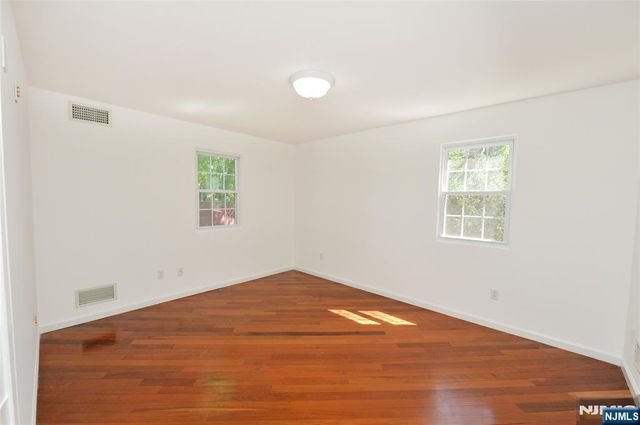 17-23 Berdan Avenue, Fair Lawn, NJ 07410