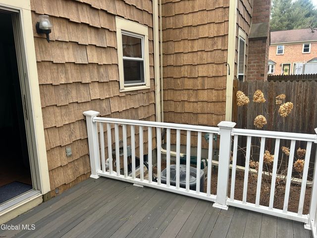 204 Point Of Woods Drive, Albany, NY 12203