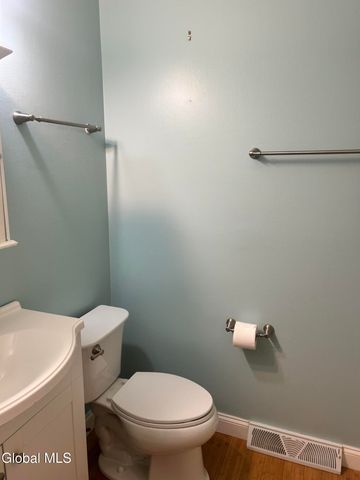 204 Point Of Woods Drive, Albany, NY 12203