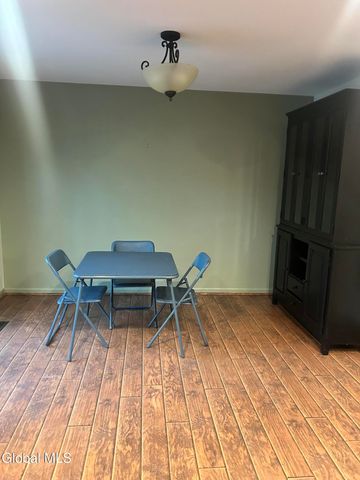 204 Point Of Woods Drive, Albany, NY 12203