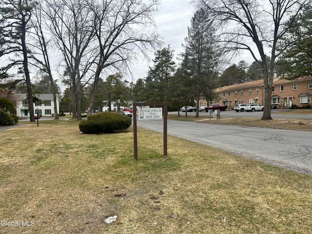 204 Point Of Woods Drive, Albany, NY 12203