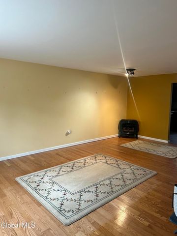 204 Point Of Woods Drive, Albany, NY 12203