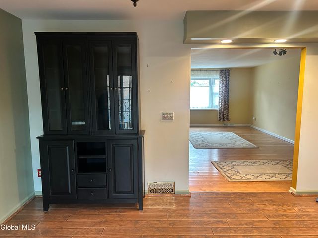 204 Point Of Woods Drive, Albany, NY 12203