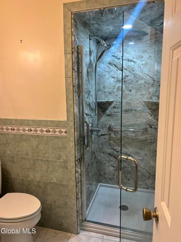 204 Point Of Woods Drive, Albany, NY 12203