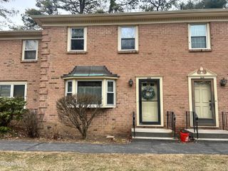 204 Point Of Woods Drive, Albany, NY 12203