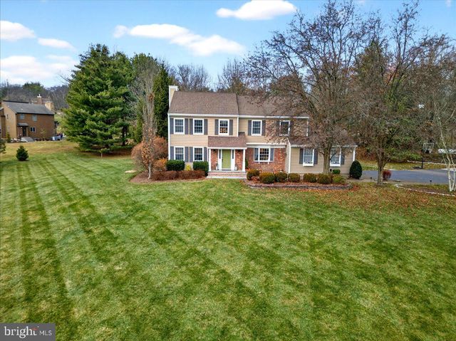 5 SPRING HOLLOW DR, Hopewell, NJ 08525