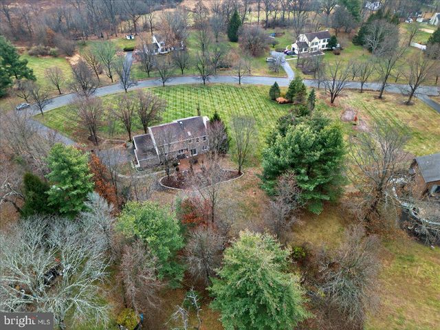 5 SPRING HOLLOW DR, Hopewell, NJ 08525