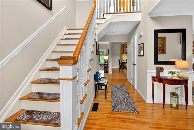 5 SPRING HOLLOW DR, Hopewell, NJ 08525