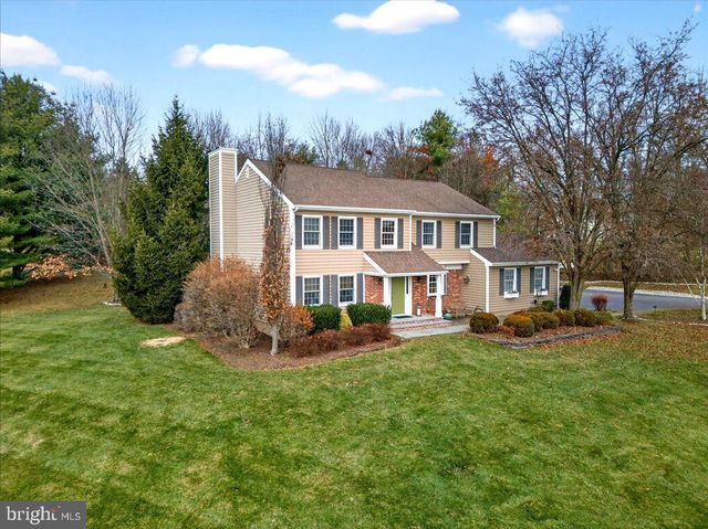 5 SPRING HOLLOW DR, Hopewell, NJ 08525