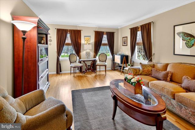 5 SPRING HOLLOW DR, Hopewell, NJ 08525