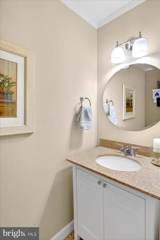 5 SPRING HOLLOW DR, Hopewell, NJ 08525