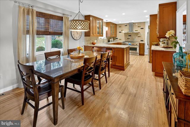 5 SPRING HOLLOW DR, Hopewell, NJ 08525