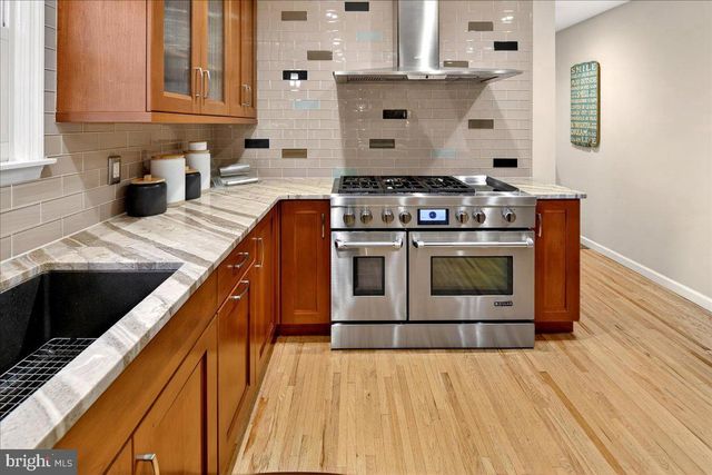 5 SPRING HOLLOW DR, Hopewell, NJ 08525