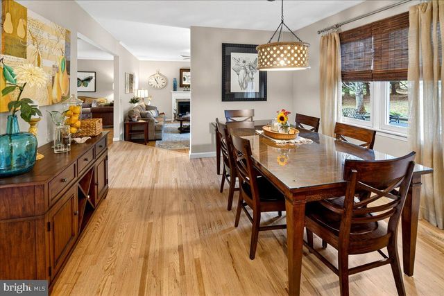 5 SPRING HOLLOW DR, Hopewell, NJ 08525