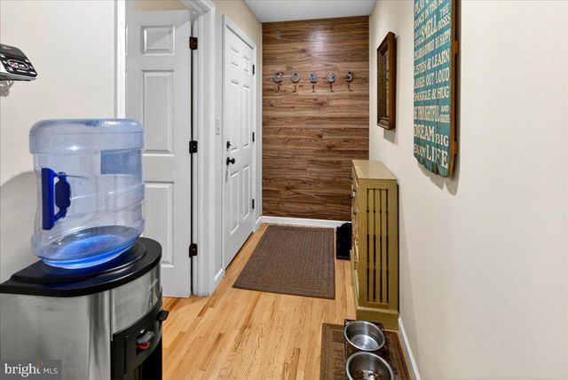 5 SPRING HOLLOW DR, Hopewell, NJ 08525