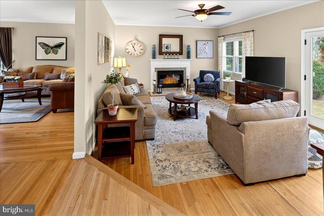 5 SPRING HOLLOW DR, Hopewell, NJ 08525