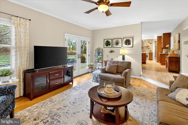 5 SPRING HOLLOW DR, Hopewell, NJ 08525