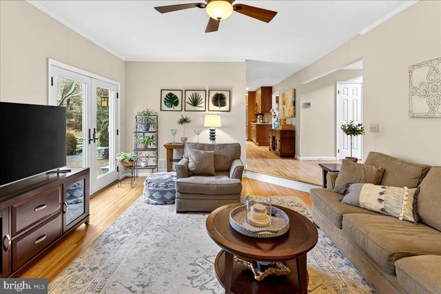 5 SPRING HOLLOW DR, Hopewell, NJ 08525