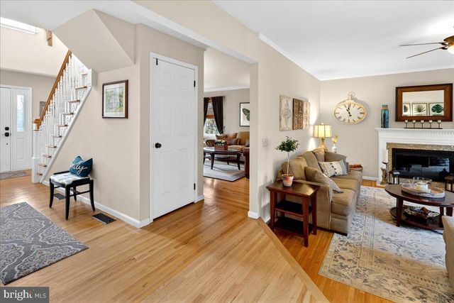 5 SPRING HOLLOW DR, Hopewell, NJ 08525