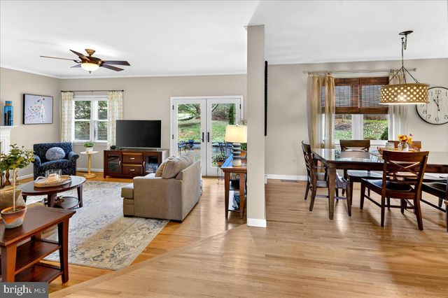 5 SPRING HOLLOW DR, Hopewell, NJ 08525