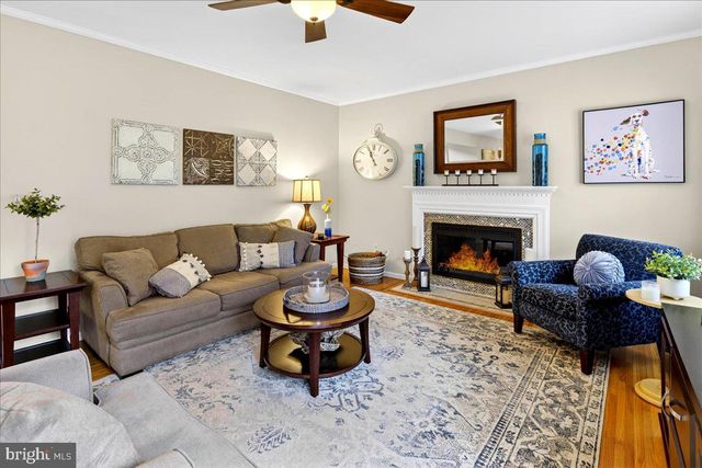 5 SPRING HOLLOW DR, Hopewell, NJ 08525