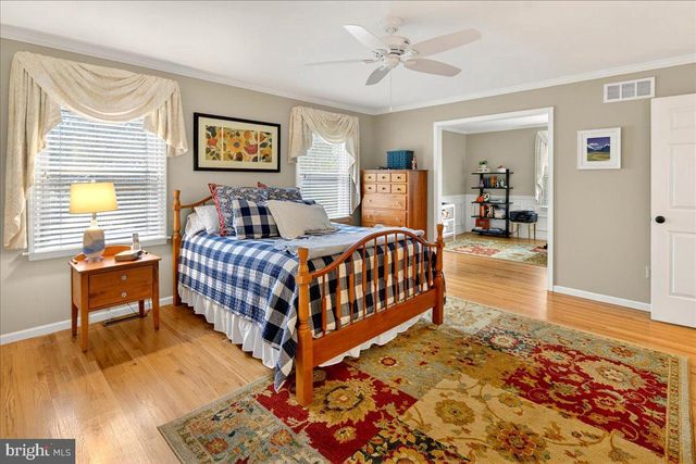 5 SPRING HOLLOW DR, Hopewell, NJ 08525