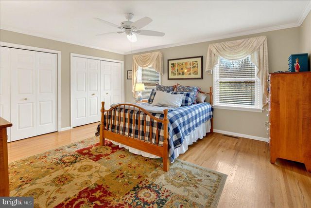 5 SPRING HOLLOW DR, Hopewell, NJ 08525