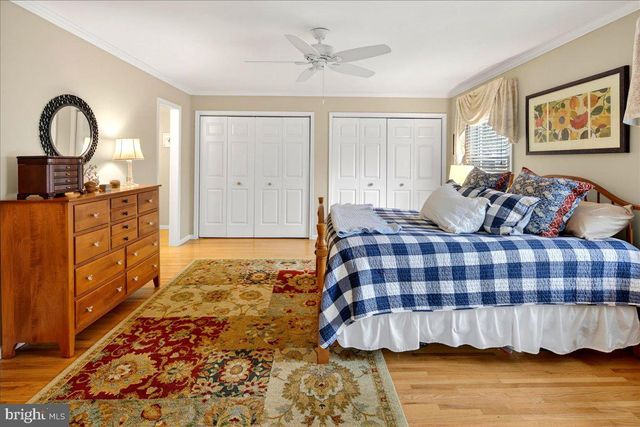 5 SPRING HOLLOW DR, Hopewell, NJ 08525