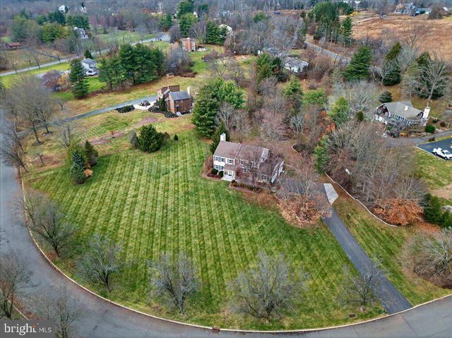 5 SPRING HOLLOW DR, Hopewell, NJ 08525