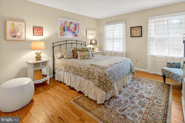 5 SPRING HOLLOW DR, Hopewell, NJ 08525