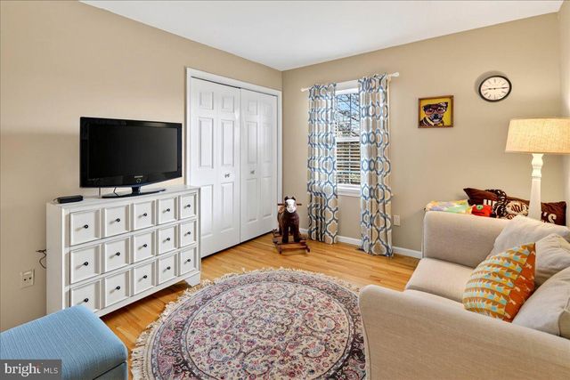 5 SPRING HOLLOW DR, Hopewell, NJ 08525