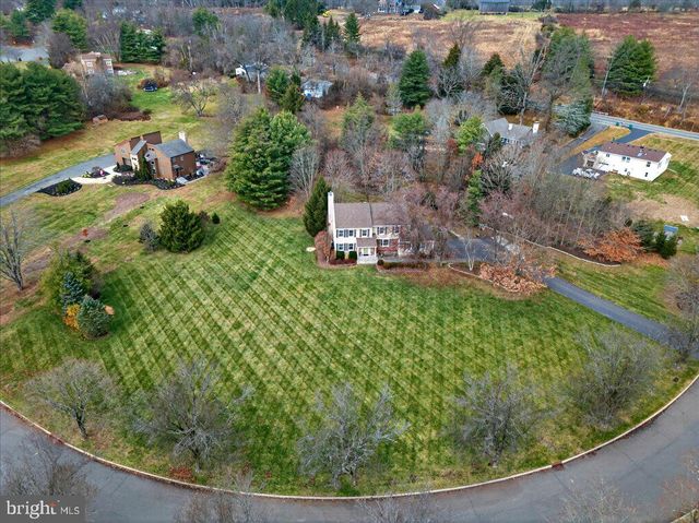 5 SPRING HOLLOW DR, Hopewell, NJ 08525