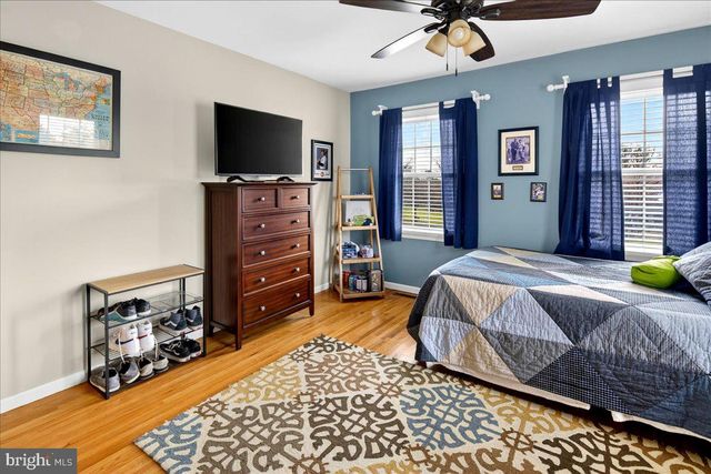 5 SPRING HOLLOW DR, Hopewell, NJ 08525