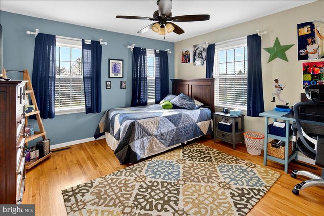 5 SPRING HOLLOW DR, Hopewell, NJ 08525