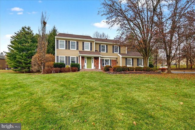 5 SPRING HOLLOW DR, Hopewell, NJ 08525