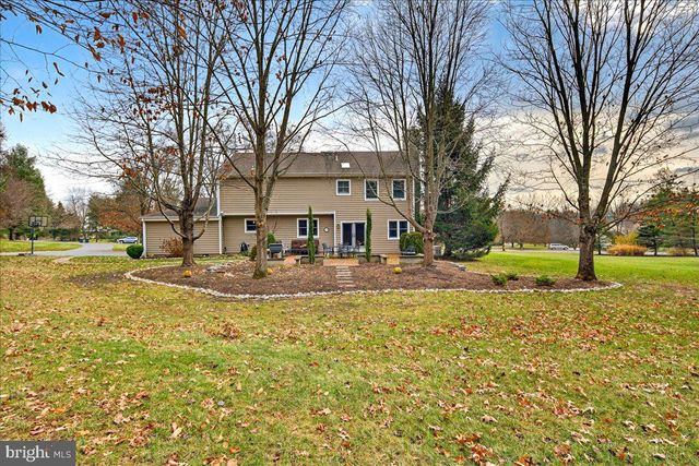 5 SPRING HOLLOW DR, Hopewell, NJ 08525