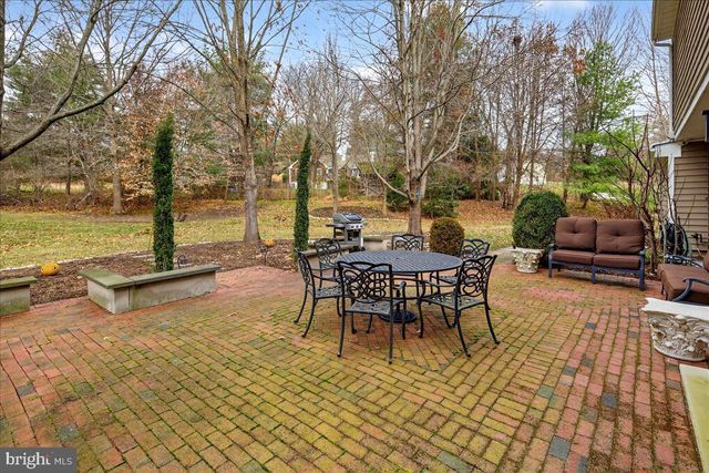 5 SPRING HOLLOW DR, Hopewell, NJ 08525