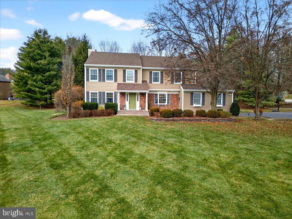 5 SPRING HOLLOW DR, Hopewell, NJ 08525