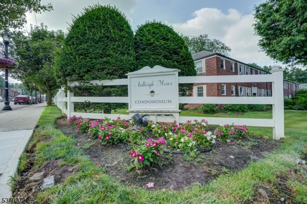 349 Bloomfield Ave 1, Verona Twp., NJ 07044