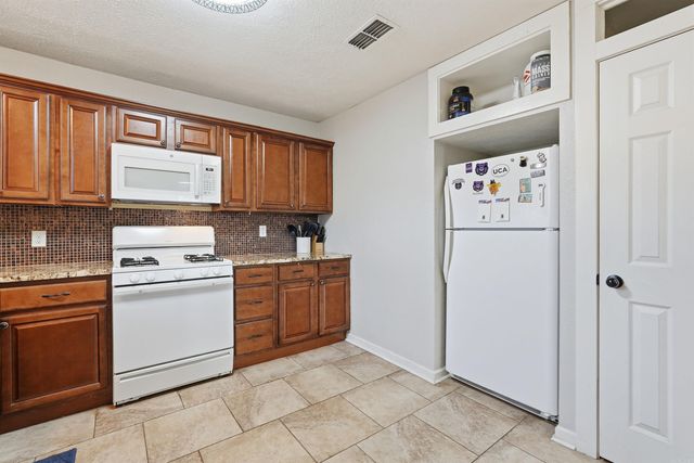 232 Mitchell St, Conway, AR 72034