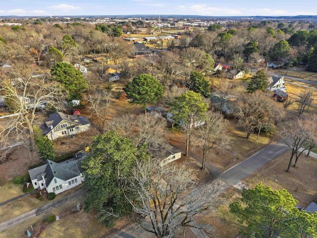 232 Mitchell St, Conway, AR 72034