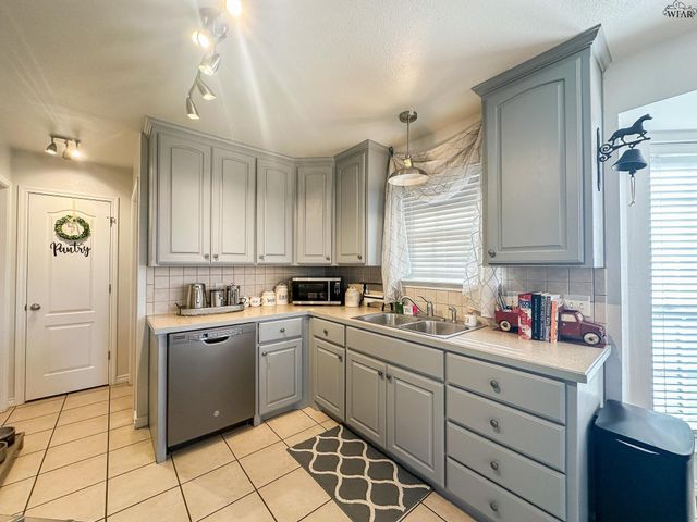 4806 PINEHURST DRIVE, Wichita Falls, TX 76310